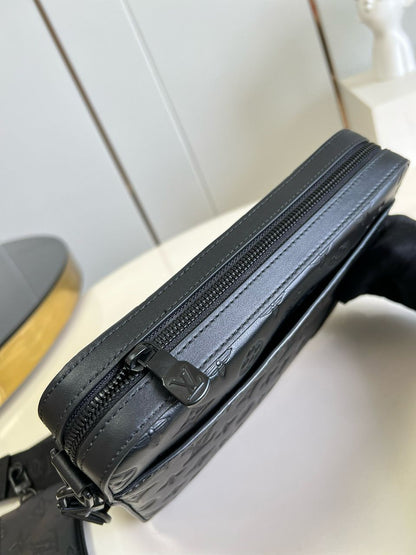 Bolsa Messenger Couro Preto Detalhe Duplo