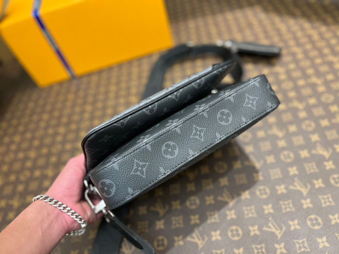 Bolsa Couro Padrão Monograma Geométrico