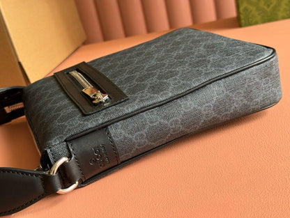 Bolsa Tiracolo Couro Padrão Letras Entrelaçadas Pequena