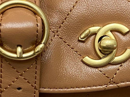 Bolsa Satchel Couro Marrom Claro Corrente Dourada