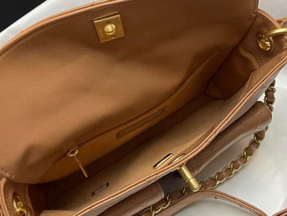 Bolsa Satchel Couro Marrom Claro Corrente Dourada