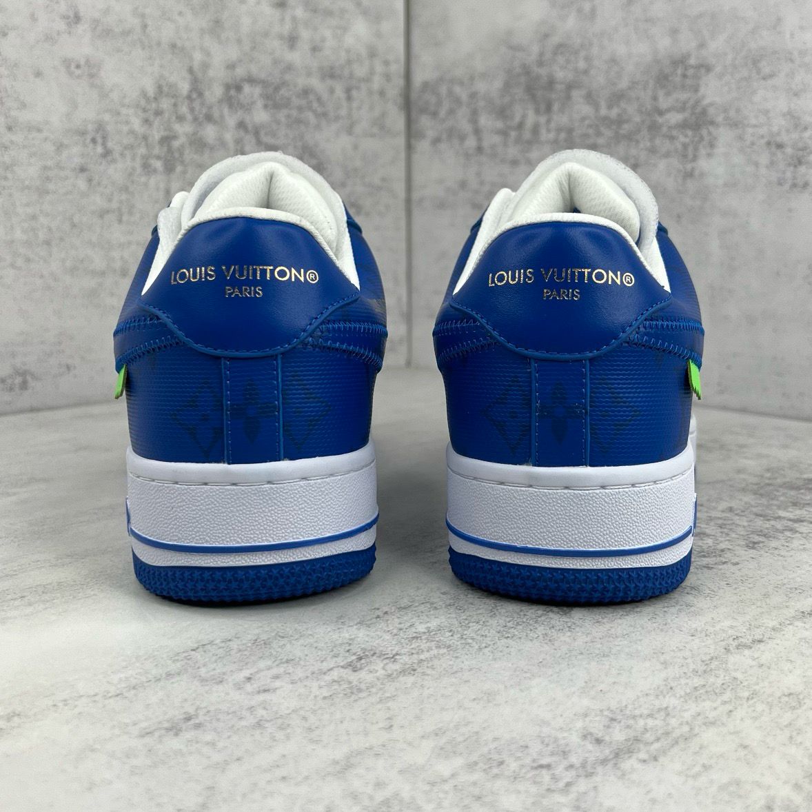 Tênis Cano Baixo Couro Azul Detalhe Branco