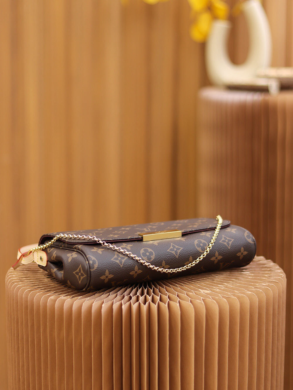 Bolsa Clutch Couro Padrão Monograma Geométrico Marrom