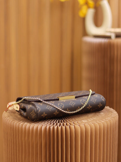 Bolsa Clutch Couro Padrão Monograma Geométrico Marrom