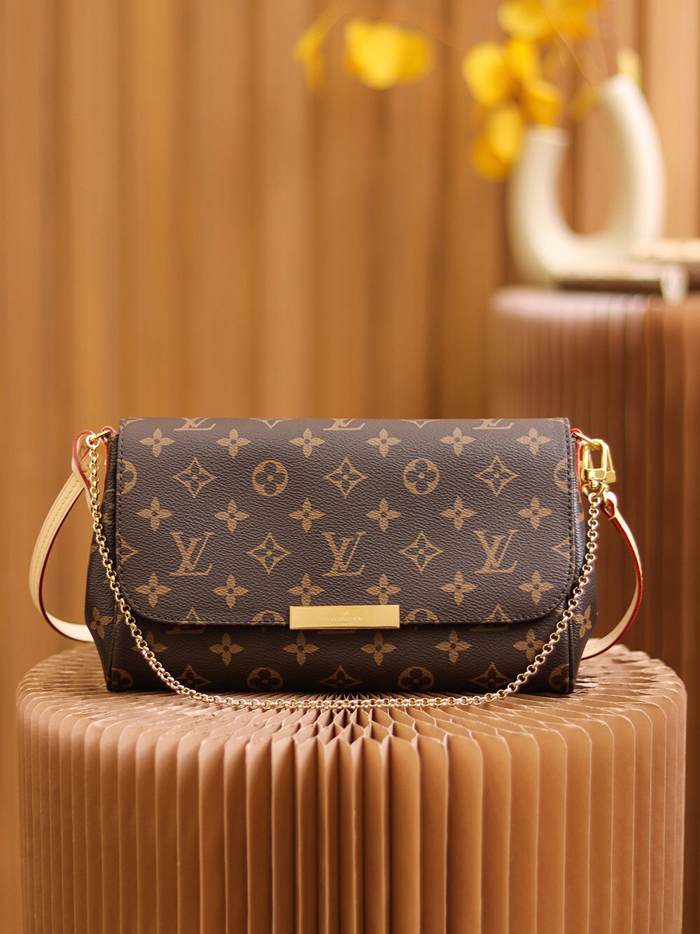 Bolsa Clutch Couro Padrão Monograma Geométrico Marrom