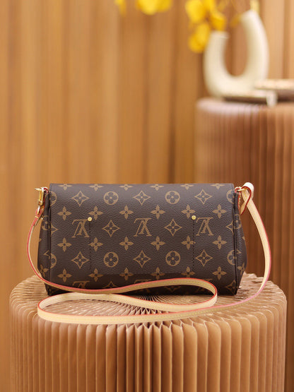 Bolsa Clutch Couro Padrão Monograma Geométrico Marrom