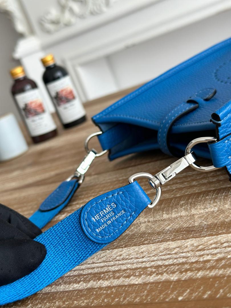 Bolsa Transversal Couro Azul Tira Ajustável