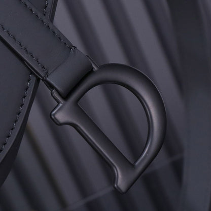 Bolsa Saddle Couro Preto Padrão Inclinado com Bordado