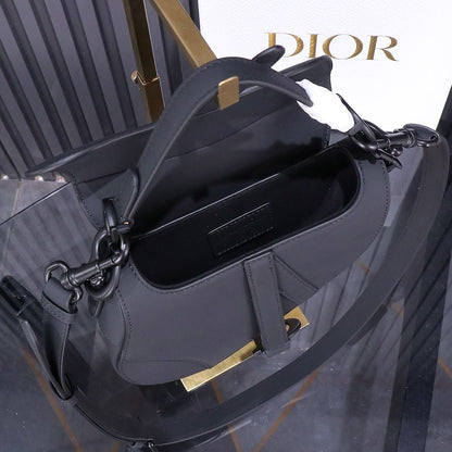 Bolsa Saddle Couro Preto Padrão Inclinado com Bordado