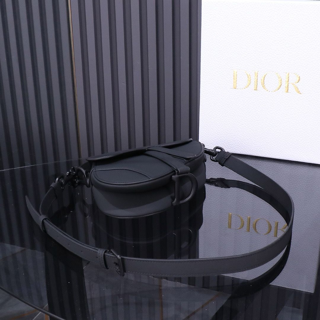 Bolsa Saddle Couro Preto Padrão Inclinado com Bordado