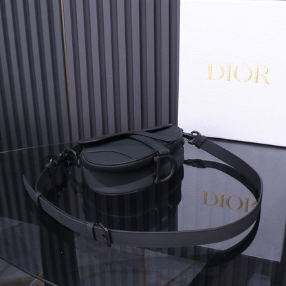 Bolsa Saddle Couro Preto Padrão Inclinado com Bordado