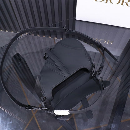 Bolsa Saddle Couro Preto Padrão Inclinado com Bordado