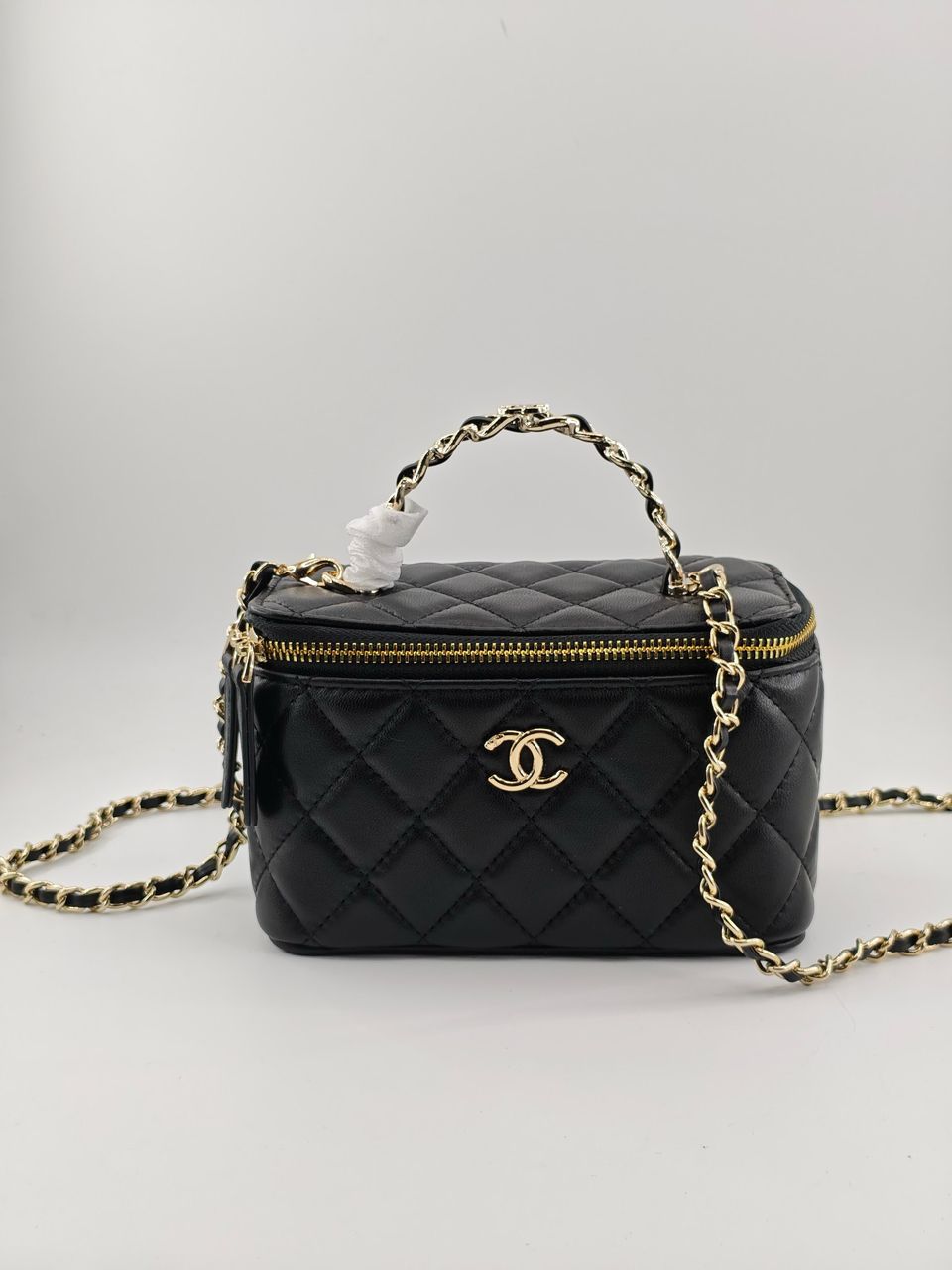 Bolsa Acolchoada Couro Preto Detalhe Dourado