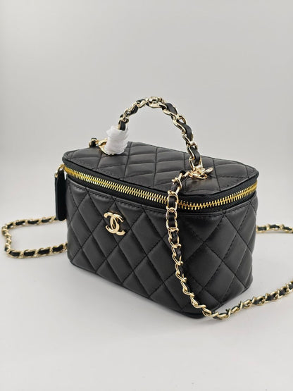Bolsa Acolchoada Couro Preto Detalhe Dourado