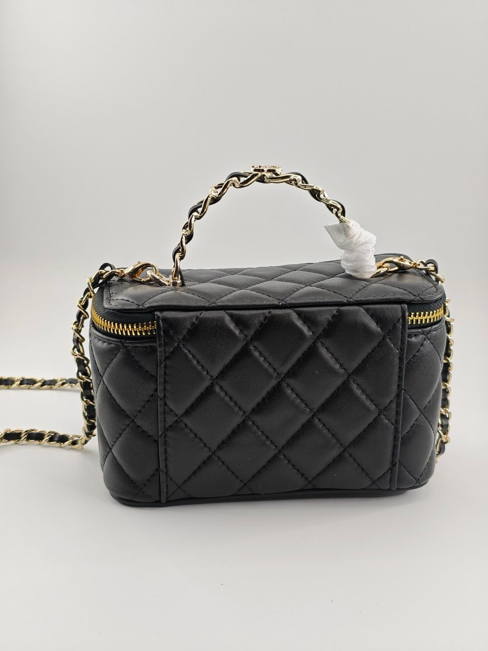Bolsa Acolchoada Couro Preto Detalhe Dourado