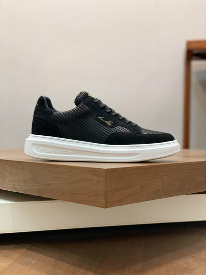 Tênis Couro Branco Detalhe Lateral Dourado