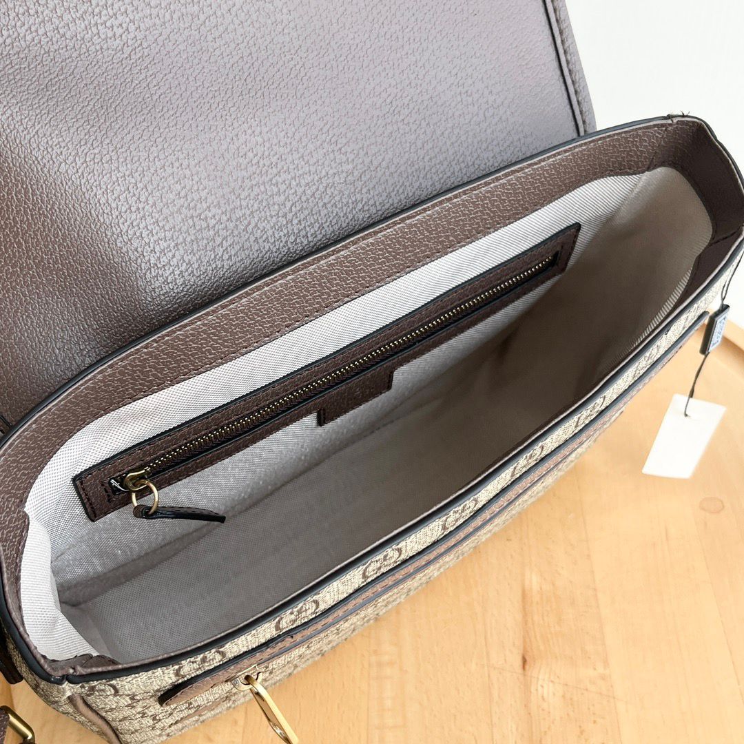 Bolsa Mensageiro Couro Bege com Listra Verde e Vermelha