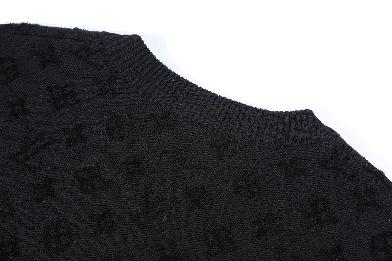Camiseta Jacquard Padrão Monograma Geométrico