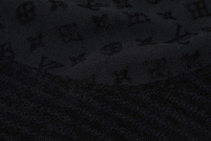 Camiseta Jacquard Padrão Monograma Geométrico