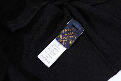 Camiseta Jacquard Padrão Monograma Geométrico