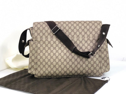 Bolsa Satchel Lona Padrão Letras Entrelaçadas Marrom Médio