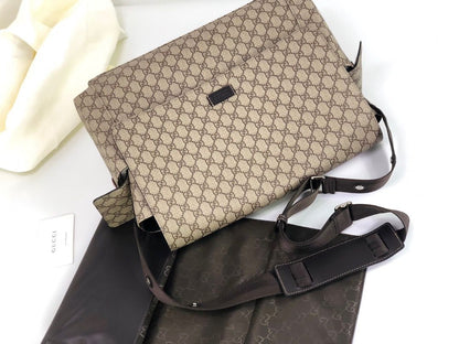 Bolsa Satchel Lona Padrão Letras Entrelaçadas Marrom Médio