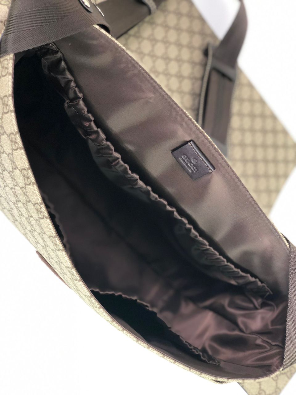 Bolsa Satchel Lona Padrão Letras Entrelaçadas Marrom Médio