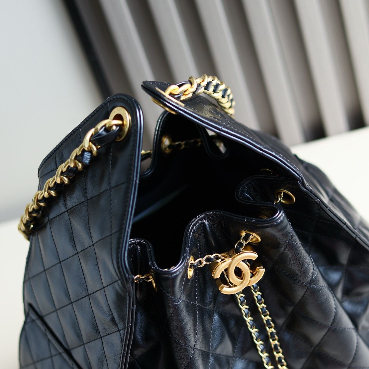 Bolsa Satchel Couro Acolchoado Preto 25cm