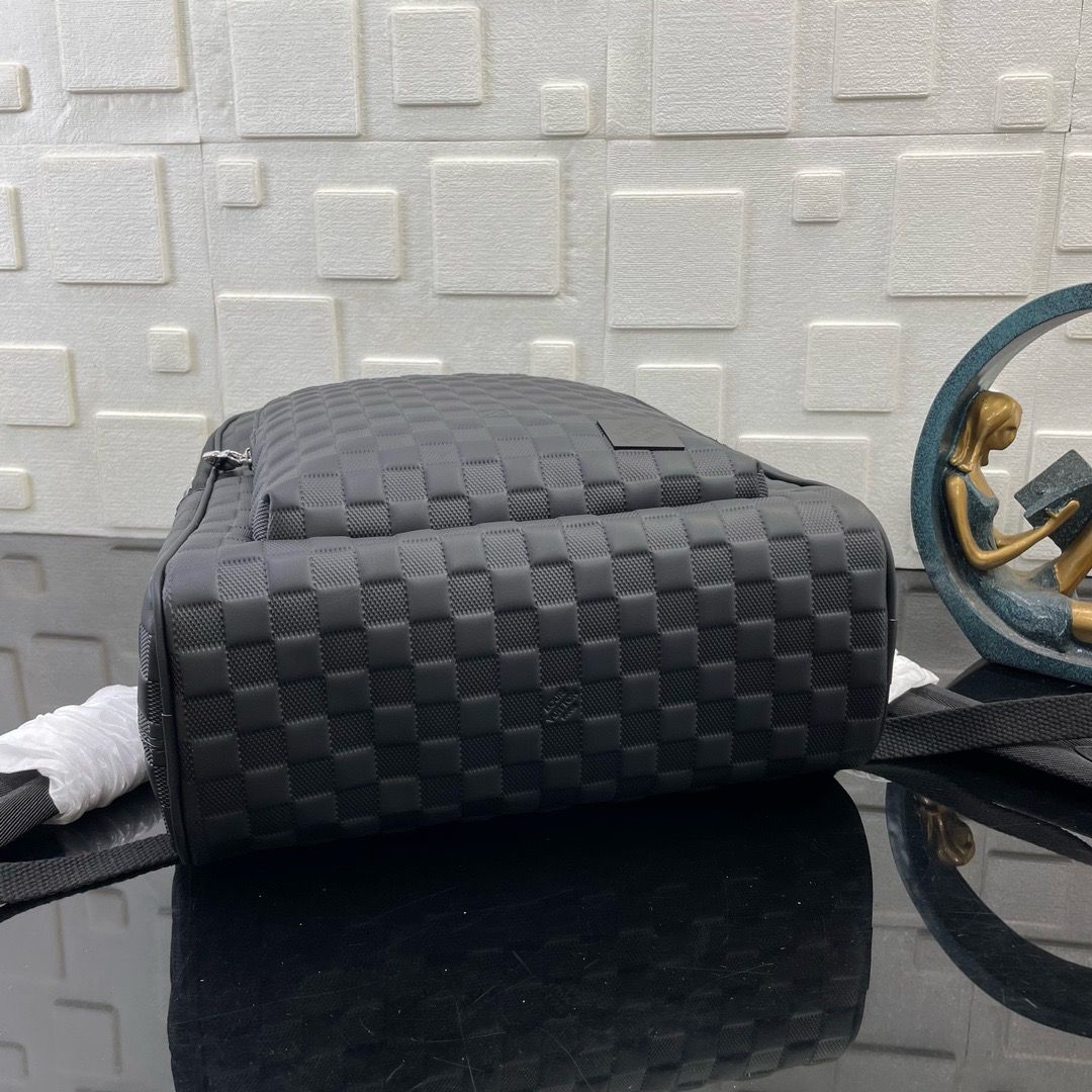 Mochila Couro Padrão Quadriculado Marrom
