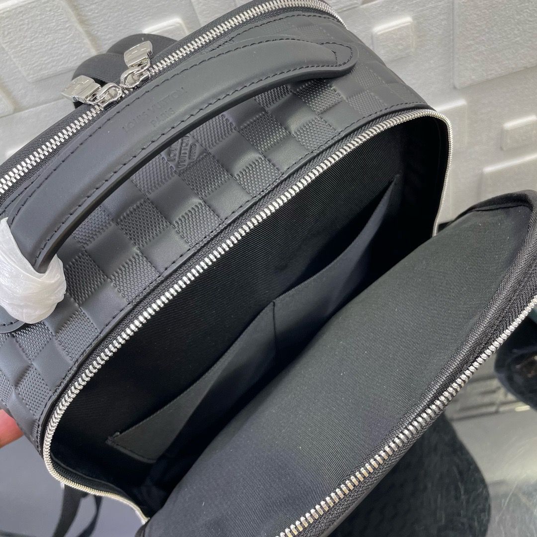 Mochila Couro Padrão Quadriculado Marrom