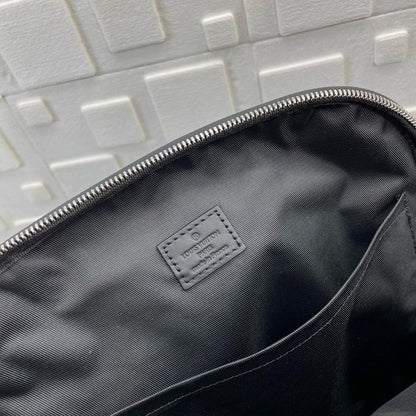 Mochila Couro Padrão Quadriculado Marrom
