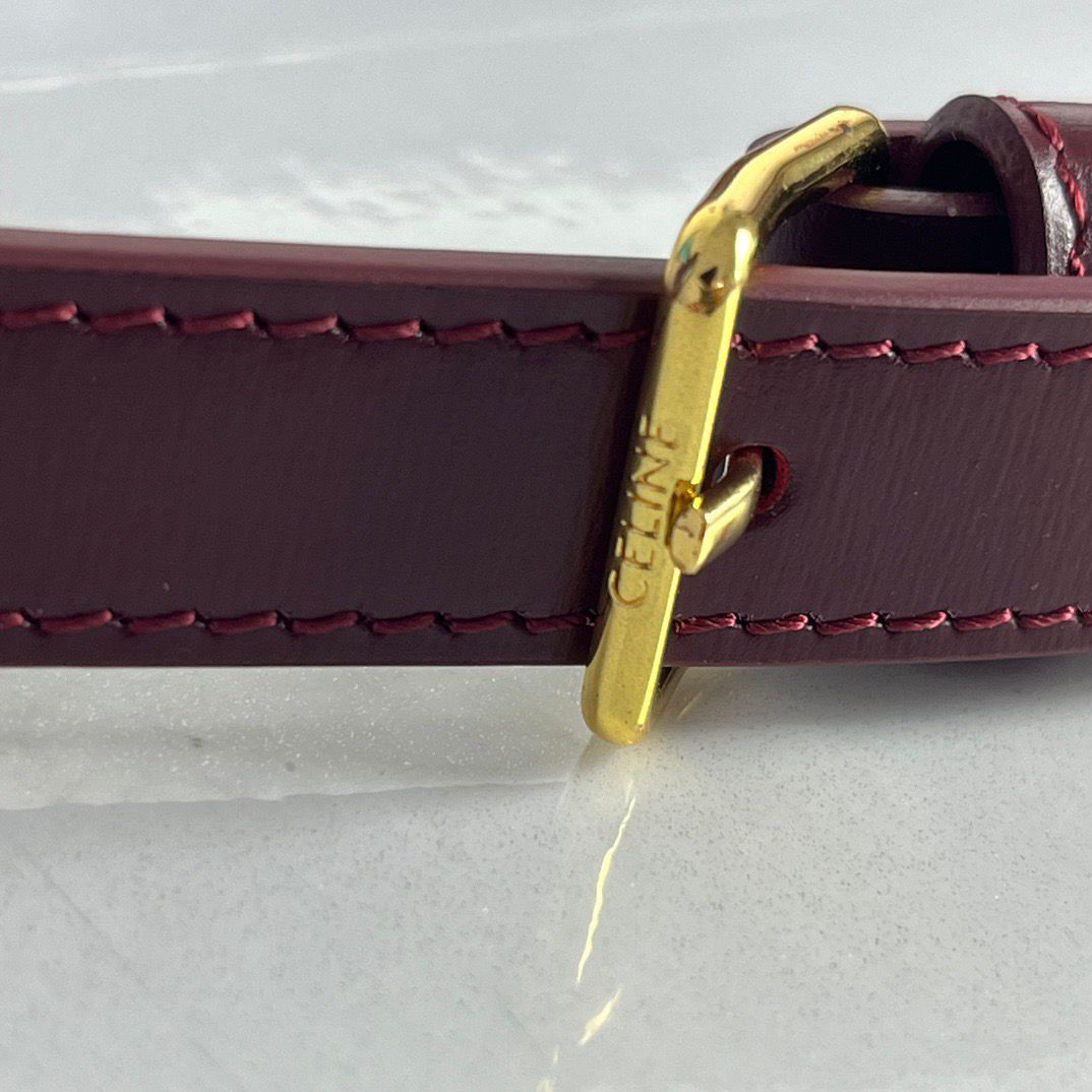 Bolsa Satchel Couro Vinho Placa Frontal Dourada