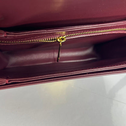 Bolsa Satchel Couro Vinho Placa Frontal Dourada