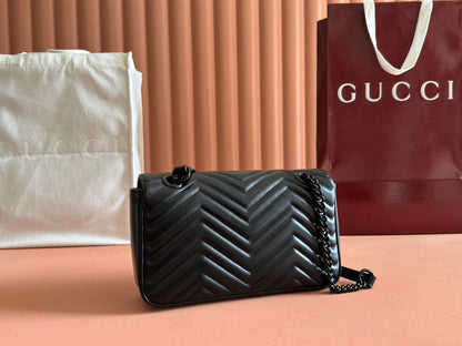 Bolsa Pequena Couro Preto Letras Entrelaçadas Small
