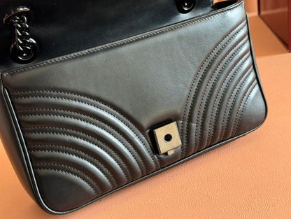 Bolsa Pequena Couro Preto Letras Entrelaçadas Small