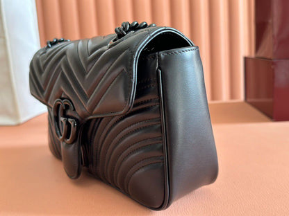 Bolsa Pequena Couro Preto Letras Entrelaçadas Small