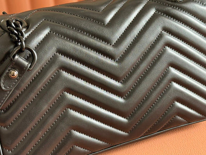 Bolsa Pequena Couro Preto Letras Entrelaçadas Small
