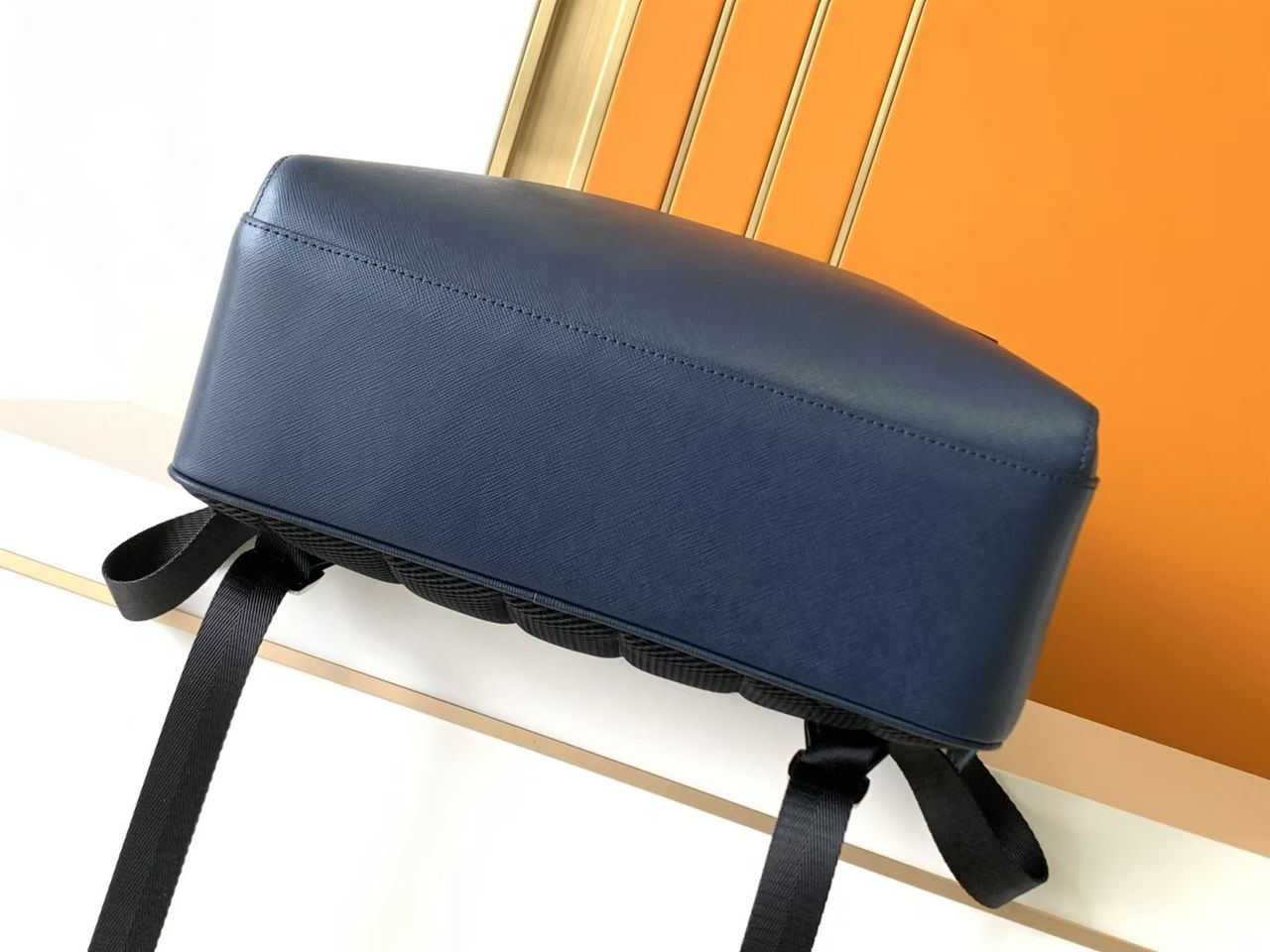Mochila Azul Marinho Nylon com Detalhe em Couro