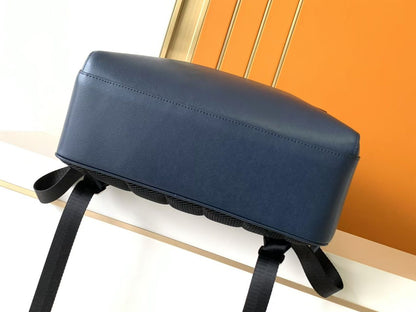 Mochila Azul Marinho Nylon com Detalhe em Couro