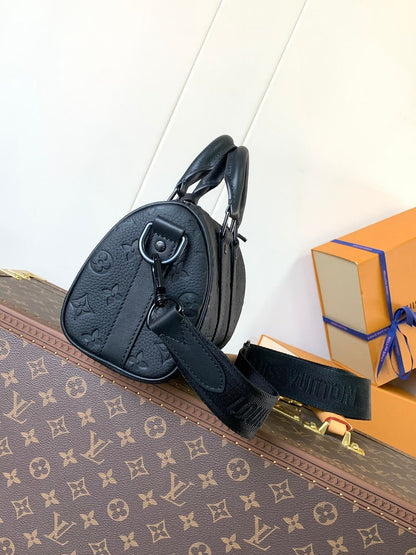Bolsa Viagem Couro Padrão Monograma Geométrico Marrom 25cm