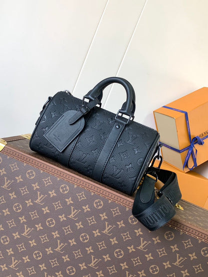 Bolsa Viagem Couro Padrão Monograma Geométrico Marrom 25cm