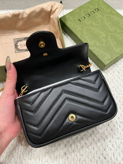 Bolsa Mini Couro Preto Detalhes Metalizados