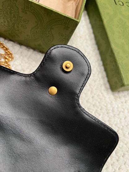 Bolsa Mini Couro Preto Detalhes Metalizados
