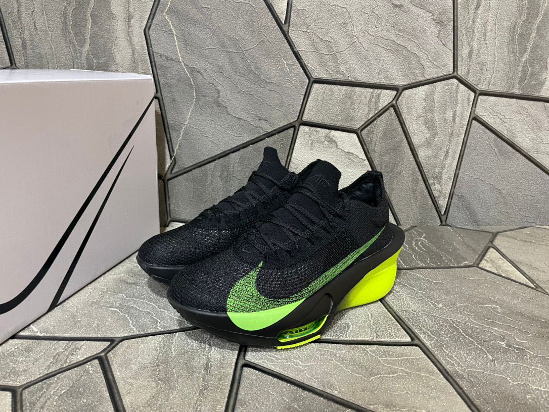 Tênis Runner Malha Preto Detalhe Verde