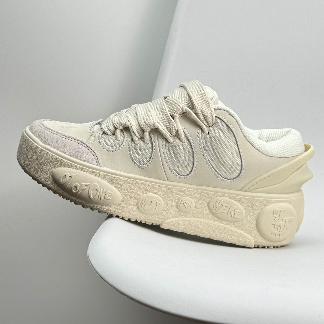 Tênis Couro Casual Branco Detalhes Coloridos