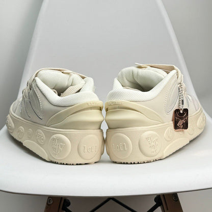 Tênis Couro Casual Branco Detalhes Coloridos