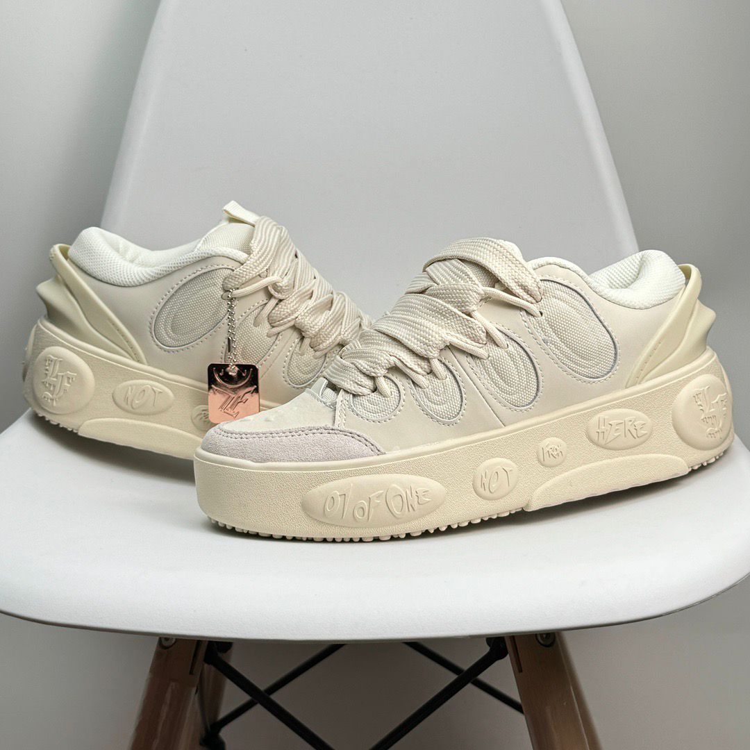 Tênis Couro Casual Branco Detalhes Coloridos
