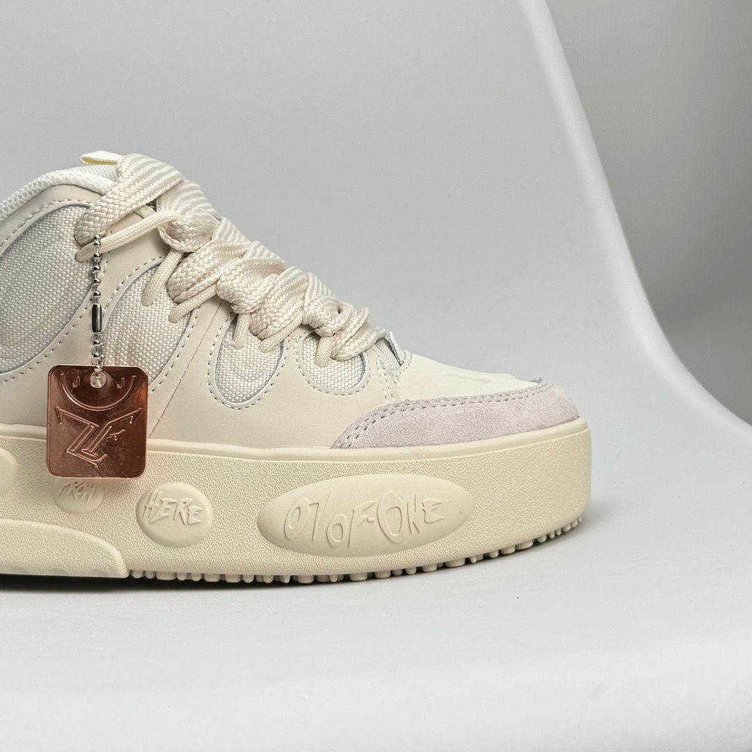 Tênis Couro Casual Branco Detalhes Coloridos