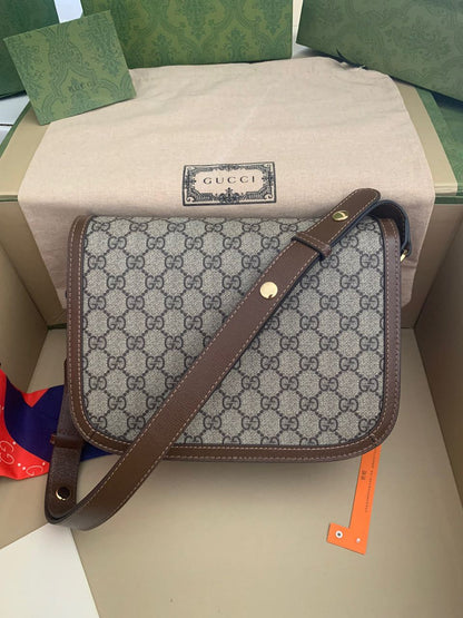 Bolsa Satchel Couro Marrom Detalhe Metálico Ferradura