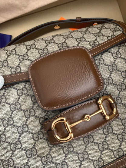 Bolsa Satchel Couro Marrom Detalhe Metálico Ferradura